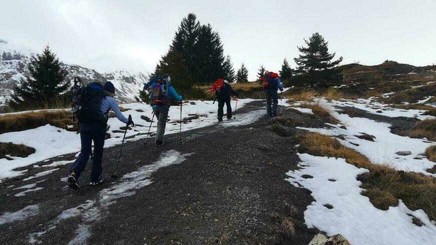 Ciel gris et terre noire Ciel gris et terre noire